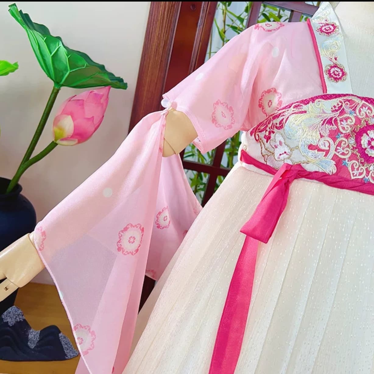 Tang Pattern (Pink) Kids Hanfu Dress thumbnail 4